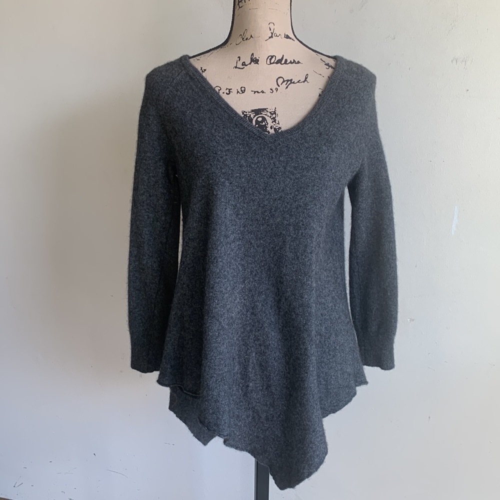 Joie Tambrel Asymmetrical Hem Cashmere Blend Gray V-Neck Sweater Sz XS - Picture 3 of 14